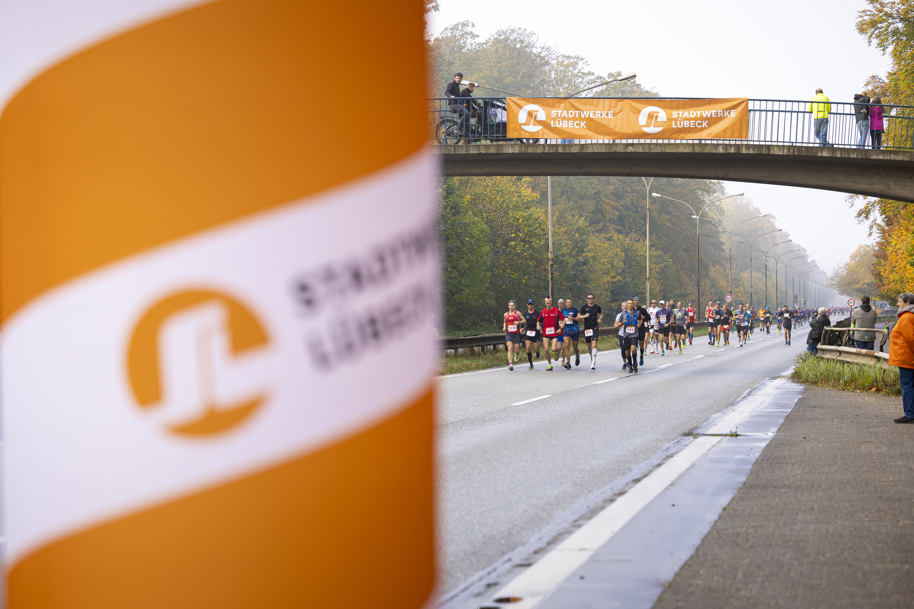 Foto von der Strecke des Stadtwerke Lübeck Marathon